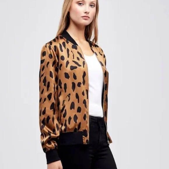 New! L’AGENCE Ollie Cheetah Silk Bomber Jacket Leopard Camel/Black Size Large - Picture 3 of 16
